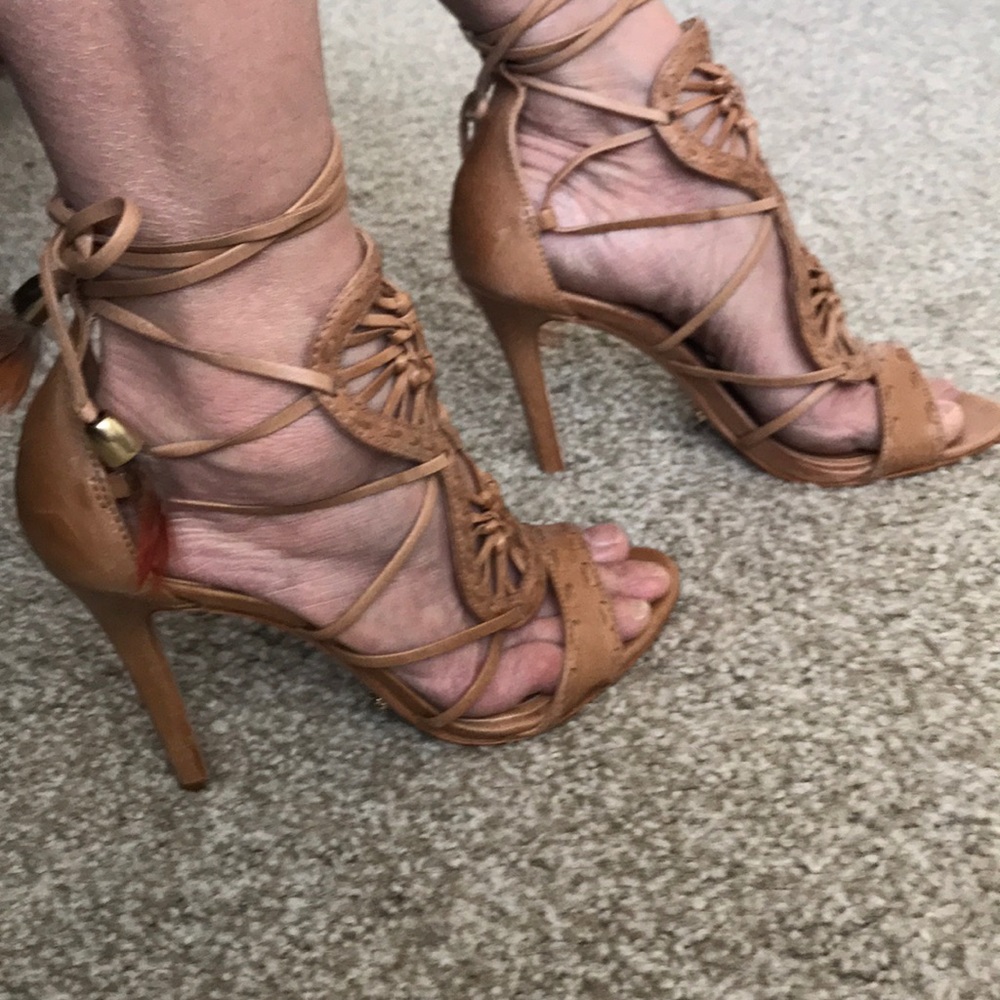 Schultz tan heels